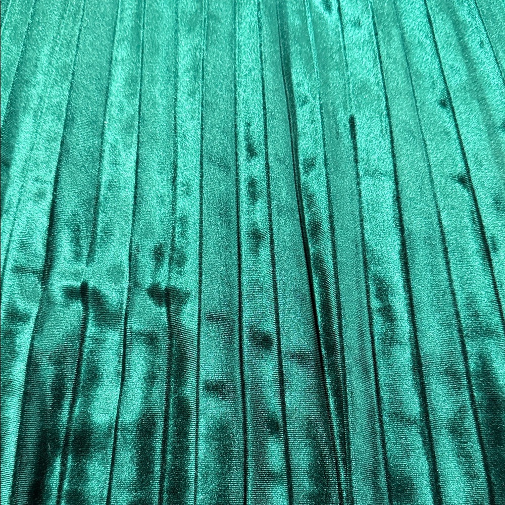 EMERY ROSE 2XL Luxurious Forest Green Velvet Pleated Skirt. Classic parties - Picture 7 of 8